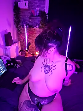 Moxxxie online show from November 11, 2025, 7:30 pm