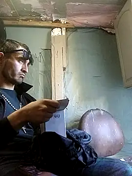 Wero4200 online show from December 4, 2025, 10:20 pm