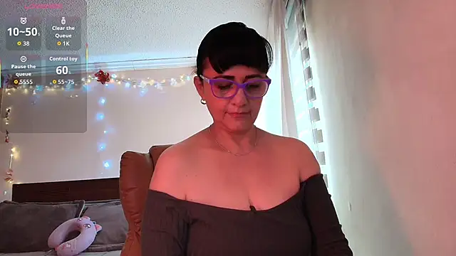 ISABEEL SOFIA01 online show from March 5, 2026, 1:30 pm