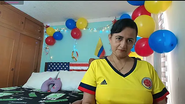 ISABEEL SOFIA01 online show from June 17, 2026, 9:03 pm