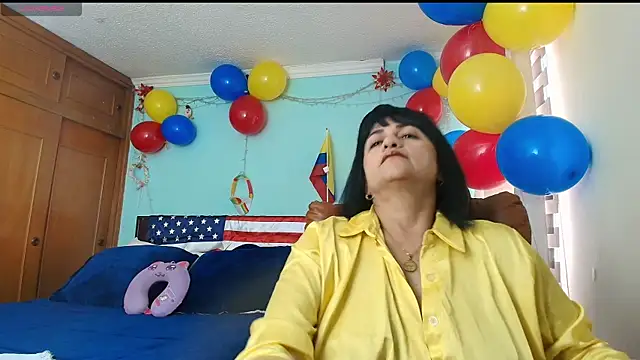 ISABEEL SOFIA01 online show from June 18, 2026, 4:56 pm
