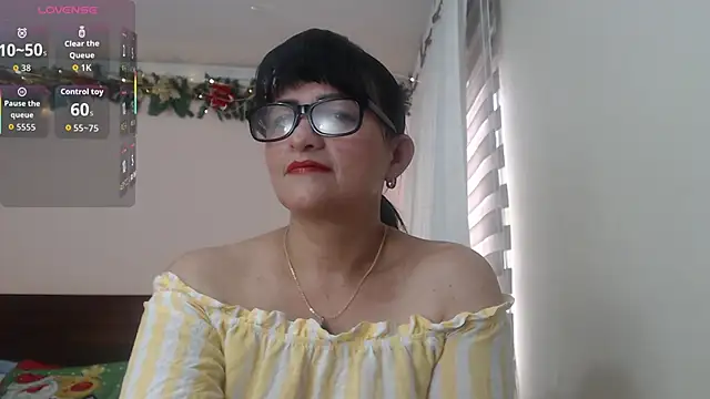 ISABEEL SOFIA01 online show from October 11, 2025, 1:56 pm