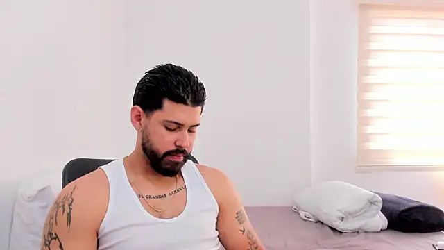 Justyn Torres online show from November 10, 2025, 6:24 pm