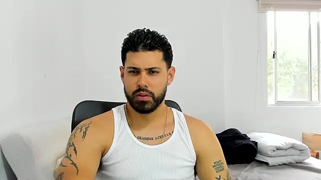 Justyn Torres online show from October 22, 2025, 12:04 pm