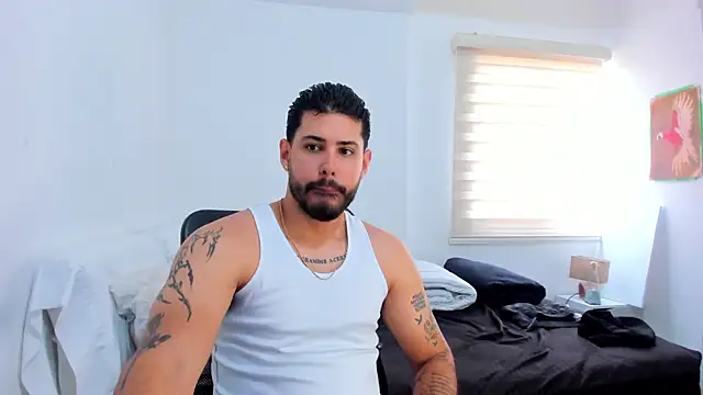 Justyn Torres online show from November 21, 2025, 4:39 pm