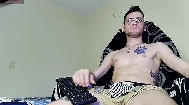 Snapshot of ChristBocellie chatting on January 15, 2025, 11:19 pm ChristBocellie online show from January 15, 2025, 11:19 pm