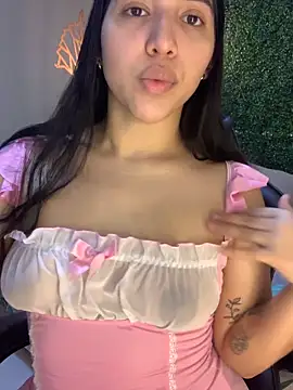 Amandanauty online show from November 3, 2025, 7:28 pm