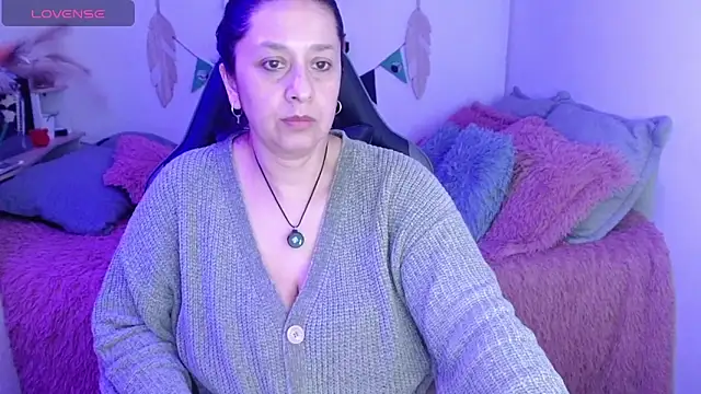 camilalatti online show from June 19, 2026, 1:00 am