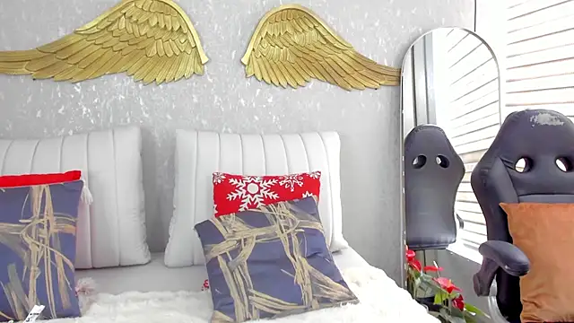 Snapshot of EmmaFerrary chatting on March 10, 2026, 6:01 pm EmmaFerrary online show from March 10, 2026, 6:01 pm