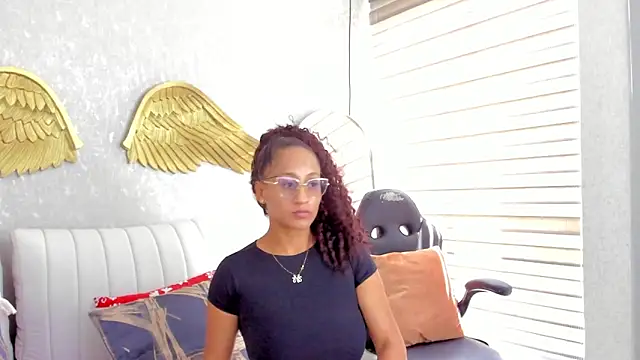 Snapshot of EmmaFerrary chatting on March 13, 2026, 6:13 pm EmmaFerrary online show from March 13, 2026, 6:13 pm