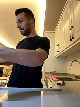 Snapshot of Emre-34 chatting on November 12, 2025, 10:13 pm Emre-34 online show from November 12, 2025, 10:13 pm