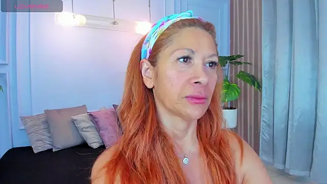 cintiagreyx online show from April 7, 2026, 11:45 am