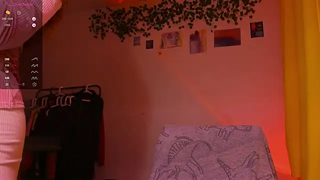 mollytuck online show from December 2, 2025, 3:47 pm