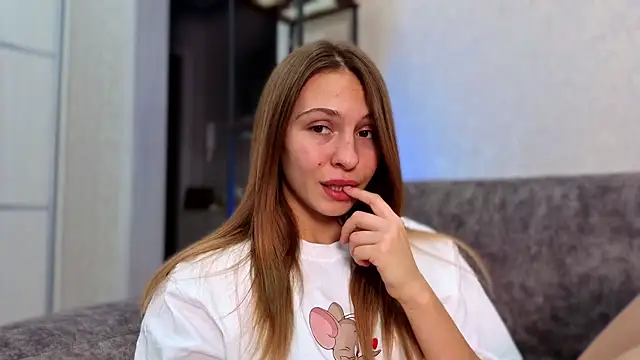 LovelyKatea online show from October 12, 2025, 1:45 pm