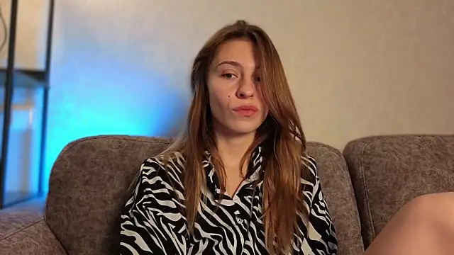 LovelyKatea online show from November 8, 2025, 1:36 pm