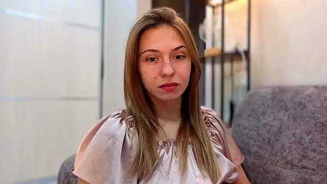 LovelyKatea online show from October 5, 2025, 5:36 pm