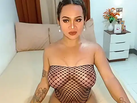 Snapshot of QueenVersa chatting on February 28, 2026, 11:37 pm QueenVersa online show from February 28, 2026, 11:37 pm