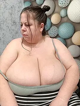 Snapshot of Ginabig chatting on March 4, 2026, 7:49 am Ginabig online show from March 4, 2026, 7:49 am