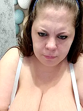 Snapshot of Ginabig chatting on March 10, 2026, 6:28 am Ginabig online show from March 10, 2026, 6:28 am