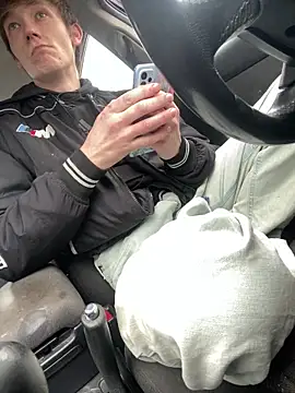 utoopia777 online show from March 12, 2025, 1:40 pm