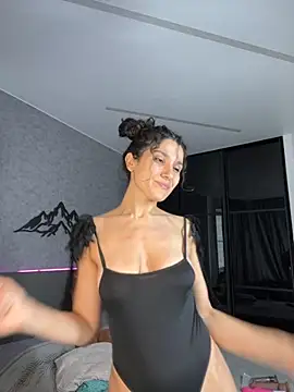  CurlySue  online show from September 30, 2025, 10:32 am