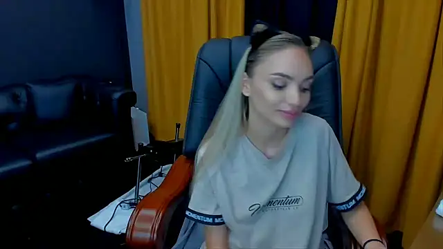 HaleySweet18 online show from July 24, 2026, 8:27 pm