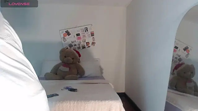 ValienteGirl  online show from December 1, 2025, 12:22 am