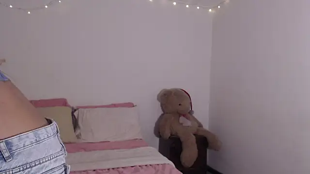 ValienteGirl  online show from April 26, 2026, 12:08 am