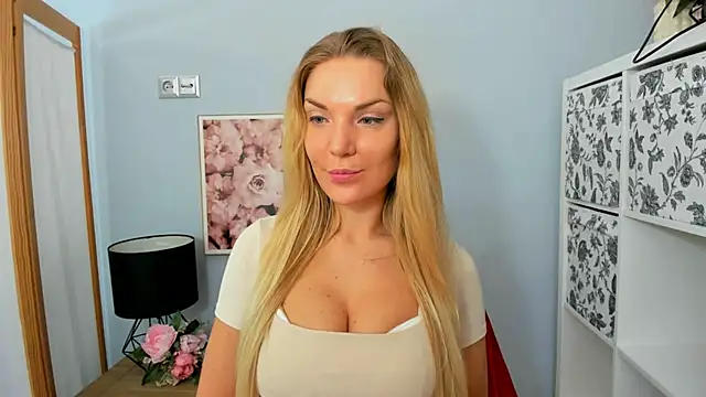 Snapshot of AulloraHoney chatting on February 15, 2025, 6:12 am AulloraHoney online show from February 15, 2025, 6:12 am