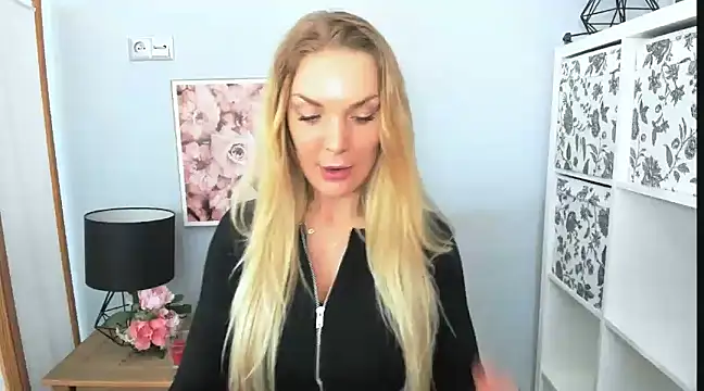 Snapshot of AulloraHoney chatting on February 26, 2025, 11:54 am AulloraHoney online show from February 26, 2025, 11:54 am