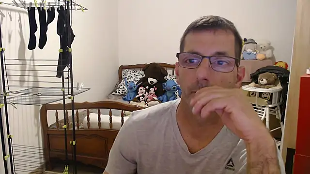 steph19x5 online show from April 15, 2026, 7:29 pm