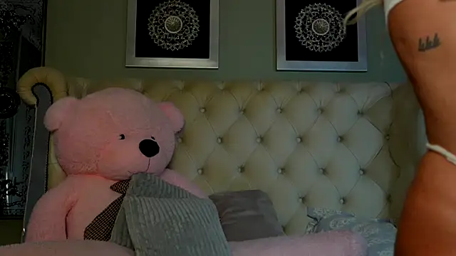 Snapshot of Squirt_Tanya chatting on March 11, 2025, 3:47 am Squirt Tanya online show from March 11, 2025, 3:47 am