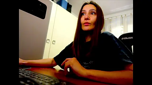 Snapshot of GodlyTheia chatting on April 10, 2026, 3:41 pm GodlyTheia online show from April 10, 2026, 3:41 pm