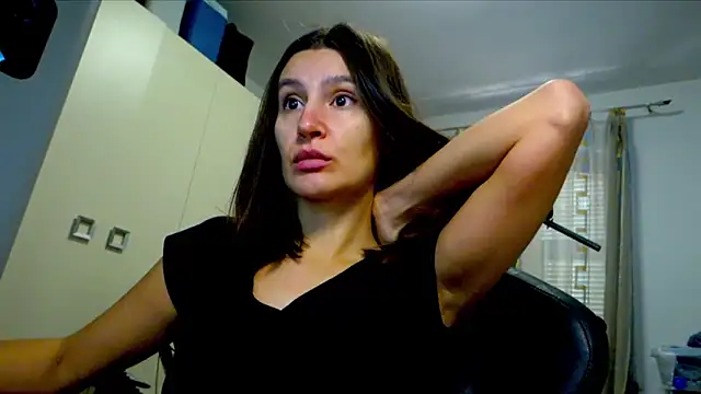 Snapshot of GodlyTheia chatting on November 10, 2025, 12:43 pm GodlyTheia online show from November 10, 2025, 12:43 pm