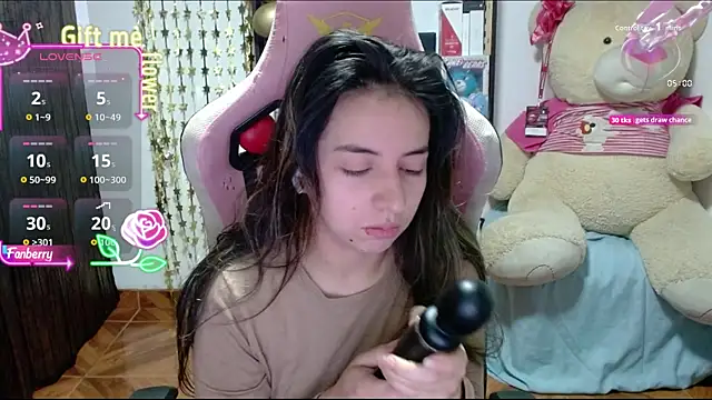 Maggie Fox3 online show from September 23, 2025, 5:03 am