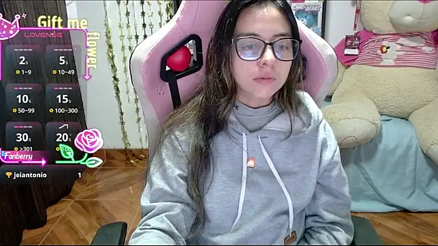 Maggie Fox3 online show from September 18, 2025, 3:20 am