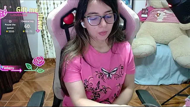 Maggie Fox3 online show from September 22, 2025, 3:23 am