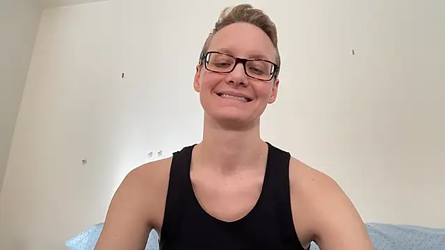 LeahWilde online show from February 14, 2025, 5:03 pm