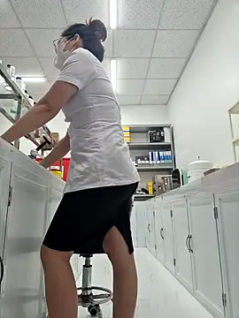 HinaLovely online show from March 19, 2026, 3:28 am