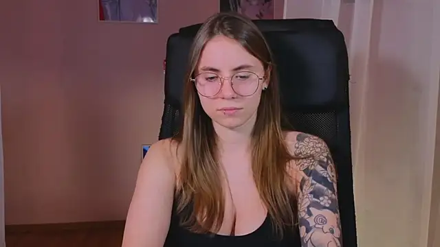 Snapshot of _AnnaStark_ chatting on February 19, 2025, 8:31 pm AnnaStark online show from February 19, 2025, 8:31 pm