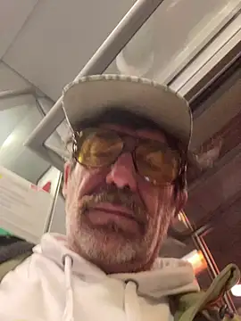 Snapshot of maxximere chatting on February 23, 2026, 11:27 pm maxximere online show from February 23, 2026, 11:27 pm