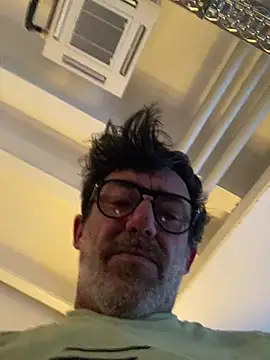 Snapshot of maxximere chatting on February 4, 2026, 11:11 pm maxximere online show from February 4, 2026, 11:11 pm