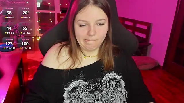 Snapshot of XNirvanaX chatting on February 14, 2026, 4:56 am XNirvanaX online show from February 14, 2026, 4:56 am