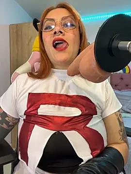 Luna Paris  online show from October 30, 2025, 8:39 pm