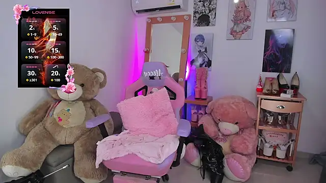 alessandrathedoll online show from May 13, 2026, 9:33 pm