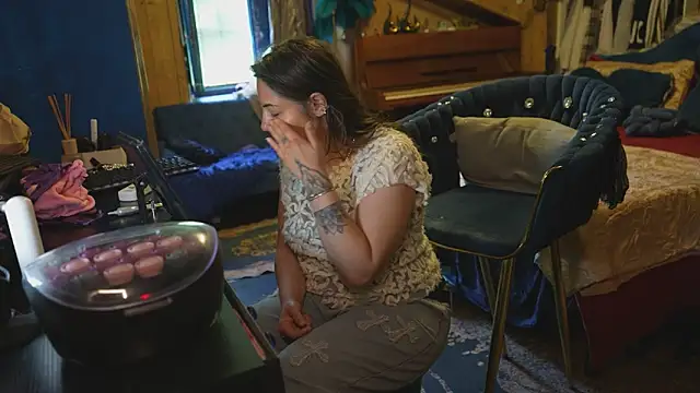 VanessaDoyle online show from June 3, 2026, 9:32 am