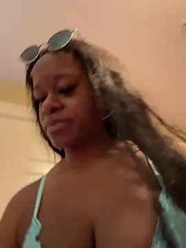 Snapshot of Tikalalin chatting on April 14, 2026, 4:56 pm Tikalalin online show from April 14, 2026, 4:56 pm