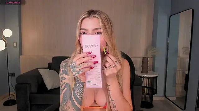 LexieWayne online show from April 15, 2026, 8:20 pm