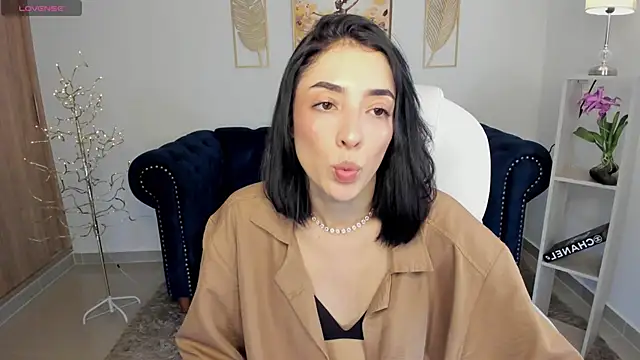 barbie scoth  online show from November 25, 2025, 7:58 pm