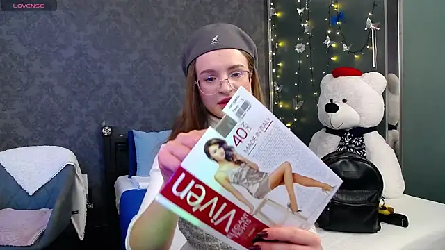 KateJonson online show from November 10, 2025, 2:11 pm